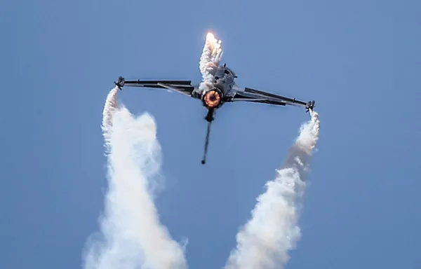 son-dakika-teknofest-basladi-baykar-teknoloji-lideri-selcuk-bayraktardan-tepki-sadece-aziz-milletimizin-evlatl-1682674073385.jpg Son dakika: TEKNOFEST başladı! Baykar Teknoloji Lideri Selçuk Bayraktar'dan tepki: Sadece Aziz milletimizin evlatları dokunabilir-4