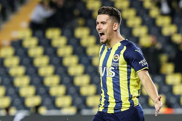 Ferdi Kadıoğlu 4,5 yıl daha Fenerbahçe'de olacak!