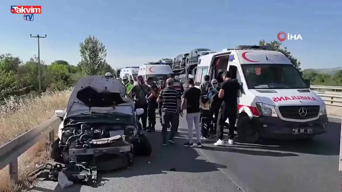 Bursa’da otomobil traktöre çarptı: 1 yaralı