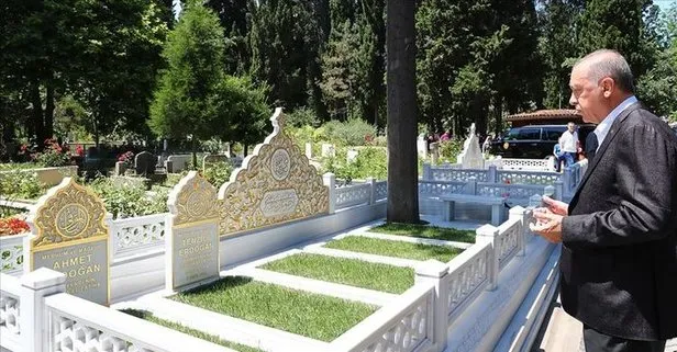 Başkan Erdoğan annesi Tenzile ile babası Ahmet Erdoğan’ın mezarlarını ziyaret etti