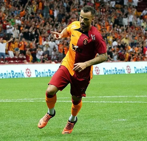 galatasarayin-yeni-transferi-haris-seferovic-golle-basladi-1658693098889.jpeg
