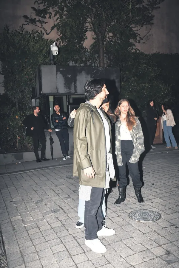 umutlari-bitiren-capkinlik-adi-demet-ozdemir-ile-anilan-umut-evirgen-gizemli-sevgilisiyle-fena-yakalandi-1684532181941.jpeg 'Umut'ları bitiren çapkınlık: Adı Demet Özdemir ile anılan Umut Evirgen gizemli sevgilisiyle fena yakalandı!-5