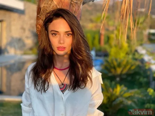 Duy Beni’nin Ekim’i Rabia Soytürk göğüs dekoltesinde sınır tanımadı! Sütyensiz pozları sosyal medyayı ikiye böldü! Caner Topçu'nun partneri... - 2