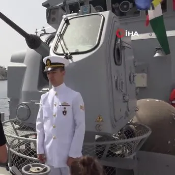 Türk donanmasının gururu olan savaş gemileri ziyarete açıldı