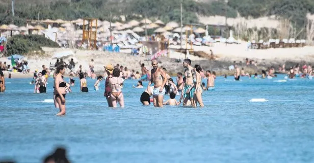 Çeşme’de ünlü akını! Plajda ortaya renkli görüntüler çıktı!