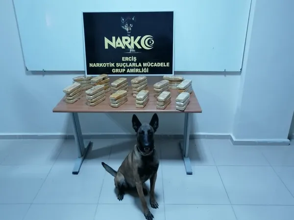 vanda-bir-haftada-357-kilo-uyusturucu-ele-gecirildi-1634537746328.jpg Van’da son bir haftada 357 kilo uyuşturucu yakalandı-1