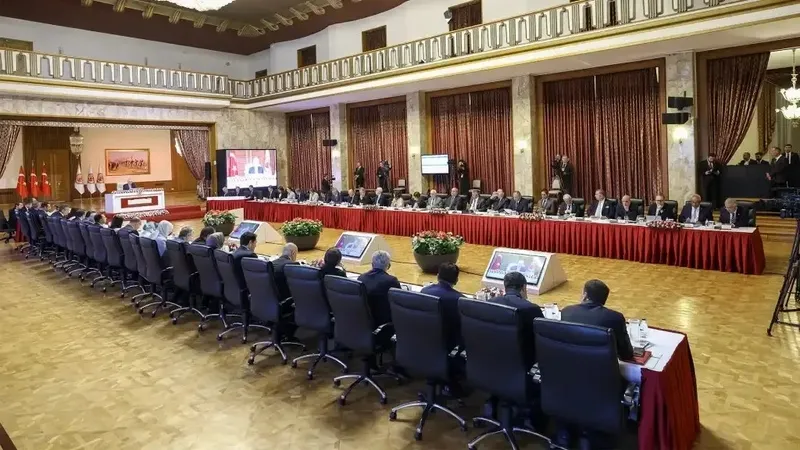 terorsuz-turkiye-komisyonu-imrali-gundemiyle-toplaniyor-2-bakan-ve-mit-sunum-yapacak-1763445646629.jpeg Terörsüz Türkiye Komisyonu İmralı'ya gidecek mi? Oylama tarihi belli oldu-3