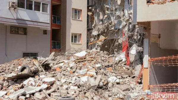 İstanbul İçin Olası Senaryolar Araştırmaya Göre, Gelecekte Meydana Gelebilecek Orta Veya Büyük Ölçekli Bir Deprem İstanbul'un Batısında Başlayıp Doğuya Doğru...