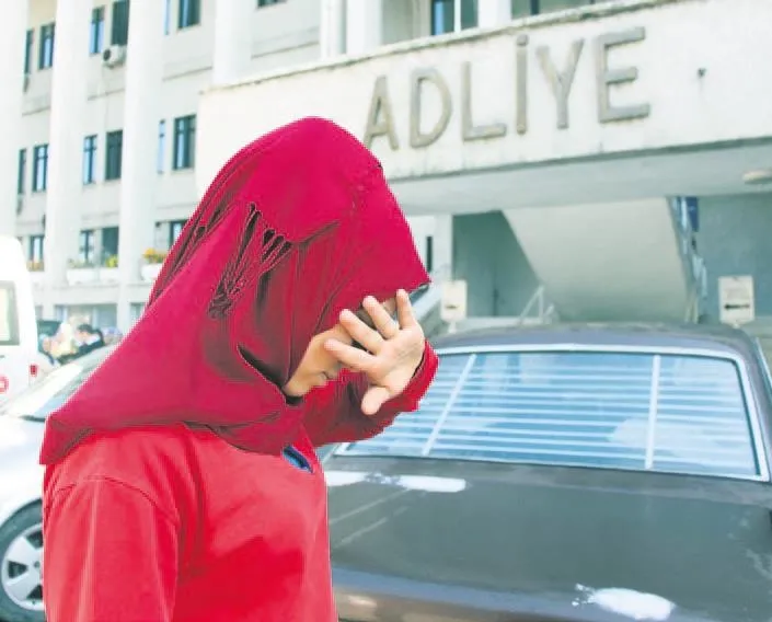 Tacizcisi serbest kalınca yıkıldı