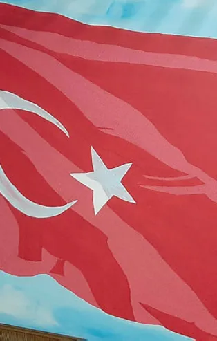 Türk bayrağına 36 bin 647 şehidin adını yazdılar