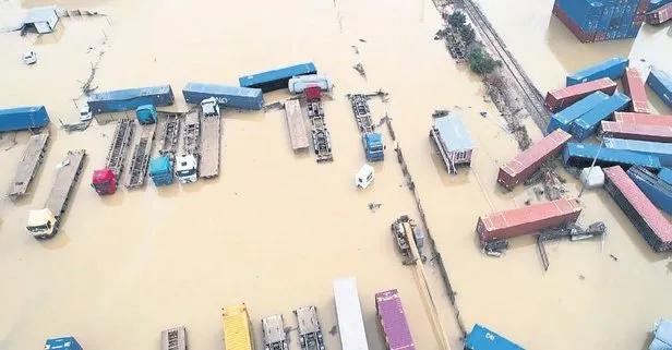 İstanbul’da sel felaketi! Metrekareye 125 kilogram yağış düştü: Dereler taştı, caddeler göle döndü