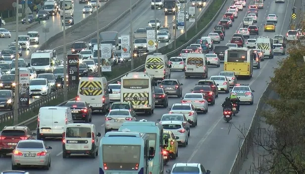 Okullarda 7 günlük ara tatil sona erdi! İstanbul'da trafik yoğunluğu arttı-3