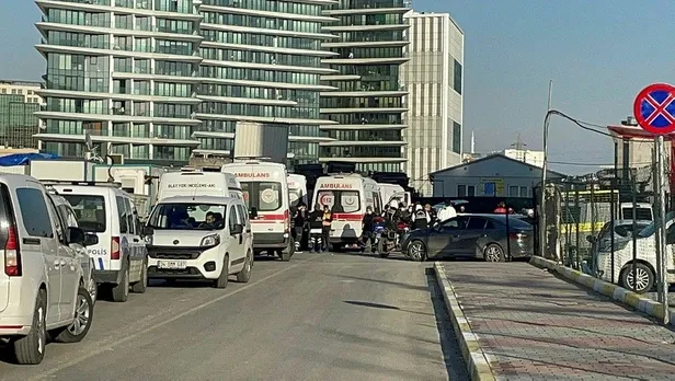 son-dakika-kucukcekmece-adliyesinde-silahli-kavga-olu-ve-yaralilar-var-1648136475200.jpeg Son dakika: Küçükçekmece Adliyesi'nde silahlı kavga! Ölü ve yaralılar var-3