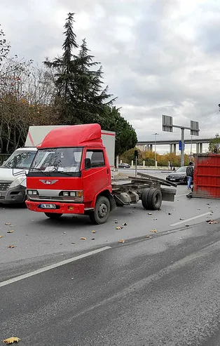 İstanbul'da trafiği kilitleyen kaza
