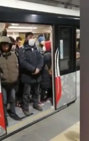 Buna hangi senaryoyu yazacaksın Murat Ongun! Otobüslerden sonra metroda da tıka basa yolculuk