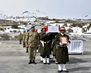 Türkiye-Irak sınır hattında şehit düşen askerler için Hakkaride tören düzenlendi! Şehitlerimizin kanı yerde kalmadı