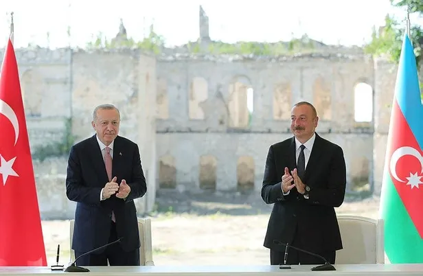 Başkan Erdoğan ile Azerbaycan Cumhurbaşkanı İlham Aliyev iki ülke arasında "Şuşa Beyannamesi"ni imzaladı-2