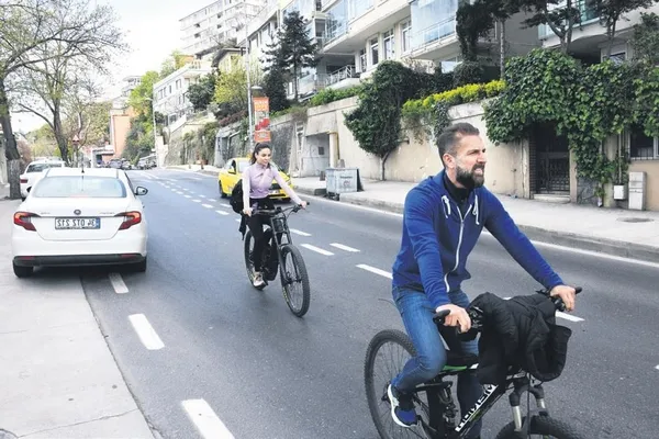 demet-ozdemir-ile-bosanma-asamasinda-olan-oguzhan-koc-kendi-yolunda-1681847458506.jpeg Demet Özdemir ile boşanma aşamasında olan Oğuzhan Koç kendi yolunda!-6