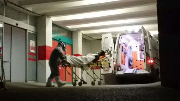 Kırklareli Lüleburgaz Devlet Hastanesi karantina altına alındı! Hastaneye böyle getirildiler-1