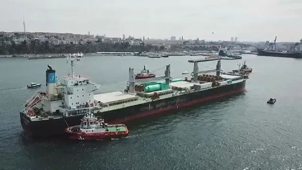 Son dakika: Haydarpaşa'da 197 metre boyundaki yük gemisi karaya oturdu! Valilikten açıklama geldi-3