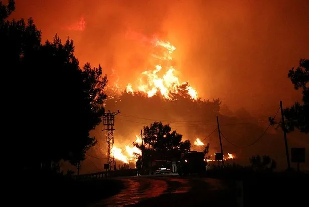 Son dakika: İzmir Menderes'te korkutan orman yangını: Boşaltılan bir site alev alev yandı-3