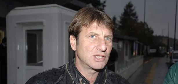 Sözünü çabuk unuttu!