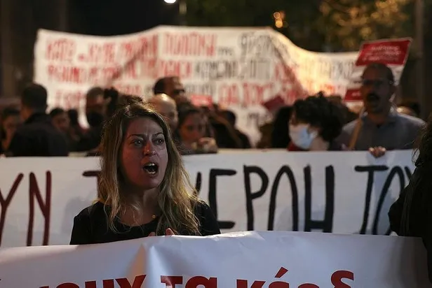 ABD'nin gazıyla Ege'de zıplayan provokatör Yunan iç sorunlarla boğuşuyor! Atina'da öğrenciler ve sendikalar ayaklandı-2