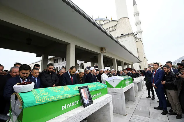 Ünlü hafız İsmail Coşar ve eşi son yolculuğuna uğurlandı