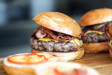 Hamburger reflüye sebep