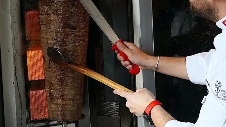 uretime-cekiduzen-et-urunlerinde-yeni-donem-sucukta-peynir-donerde-hileye-son-1789254384180.jpeg Üretime çekidüzen! Et ürünlerinde yeni dönem: Sucukta peynir, dönerde hileye son!-4