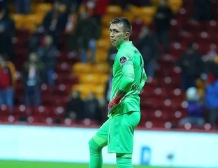 Muslera’yı gönderiyoruz