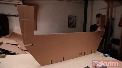 Kartondan gemi yapıp denize açıldılar! Bakın sonra ne oldu...