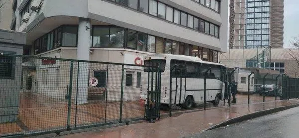 cumhuriyet-gazetesinde-kiyim-suruyor-genel-yayin-yonetmeni-aykut-kucukkaya-gorevden-alindi-1638472825741.jpeg Cumhuriyet Gazetesi'nde kıyım sürüyor! Genel Yayın Yönetmeni Aykut Küçükkaya görevden alındı-1