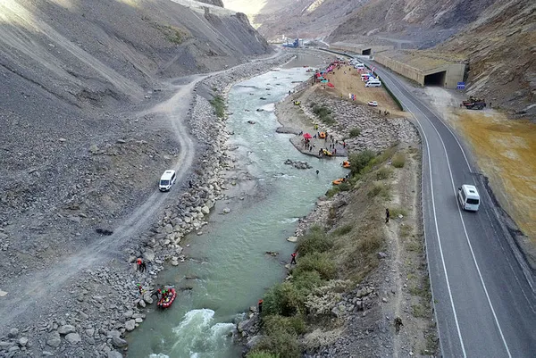 terorden-temizlenen-hakkarideki-zap-vadisinde-40-sehirden-450-sporcu-bulustu-1603787714070.jpg Terörden temizlenen Hakkari'deki Zap Vadisi'nde 40 şehirden 450 sporcu buluştu-4
