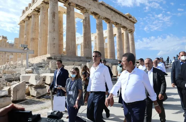 turkiyeyi-kotuleyen-chpli-ekrem-imamoglunu-yunan-bagrina-basti-atinada-atalarinin-insa-ettiklerini-ziyaret-etti-1632240154546.jpeg