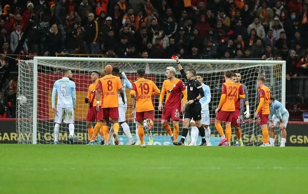 galatasarayin-galibiyet-hasreti-devam-ediyor-taraftar-isyan-bayragini-acti-1639865391457.jpeg Galatasaray'ın galibiyet hasreti devam ediyor! Taraftar isyan bayrağını açtı-3