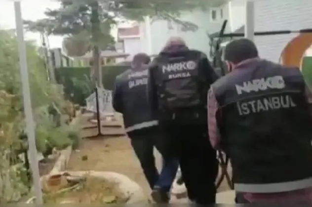 İstanbul'da villaya uyuşturucu baskını: Rekor miktarda metamfetamin maddesi ele geçirildi