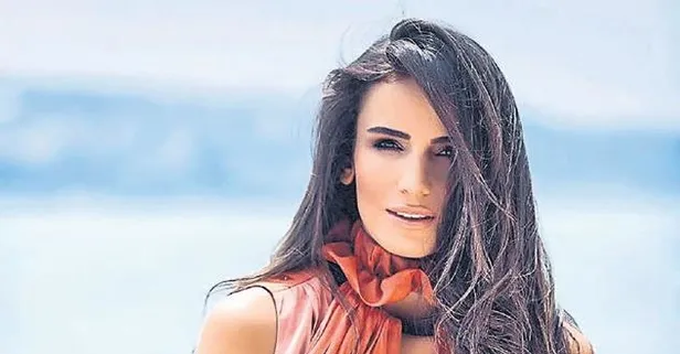 Eski model Açalya Samyeli Ademoğlu tatil için 75 bin Euro’luk bir dağ evi tercih etti!  Victoria ile David Beckham'ın izinde...