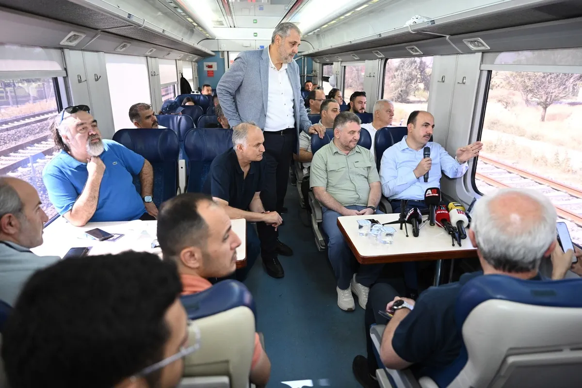 1786473655740.jpeg Konya Büyükşehir Belediye Başkanı Altay dev projeleri inceledi: KONYARAY Banliyö Hattında çalışmalar kesintisiz sürüyor-4