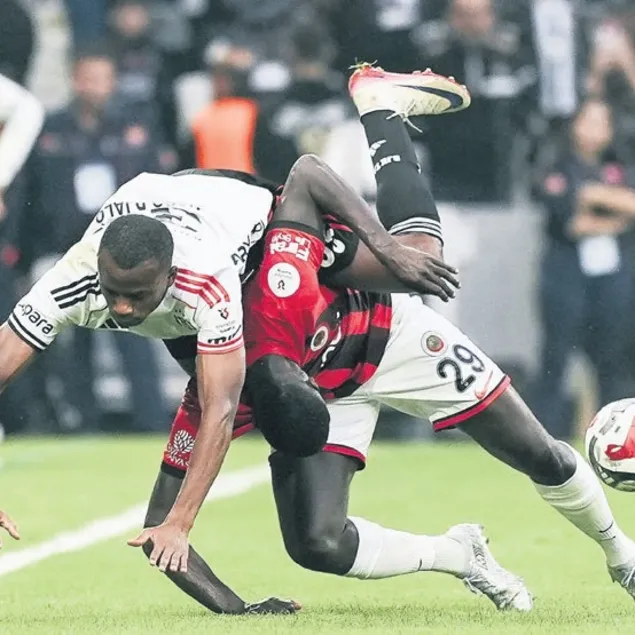 Dolmabahçe’de çok büyük isyan