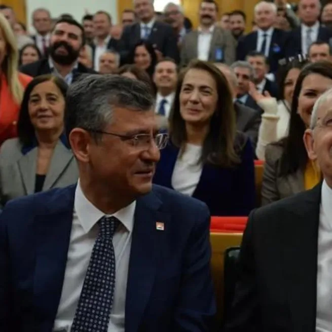 CHPde kazan kaynıyor, kulisler çalkalanıyor! Önce İmamoğlu sonra Özgür Özel! Koltuk için eller ovuşturuluyor: Yeter ki değişim olsun