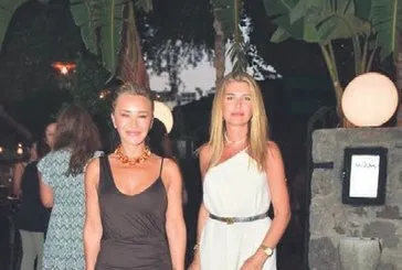 Eda Kosif ve Aslı Gümüşel’den Bodrum Türkbükü’nde akşam sefası!