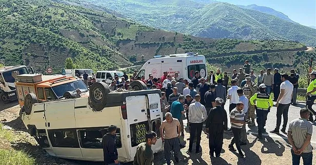 Hakkari’de öğrenci servisi devrildi: 14 kişi yaralandı