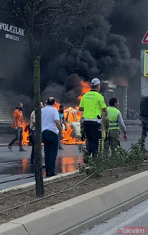 Ümraniye'de dehşet anları! Otomobilini yakıp polise bıçakla saldırdı... Ölü ve yaralılar var - 1