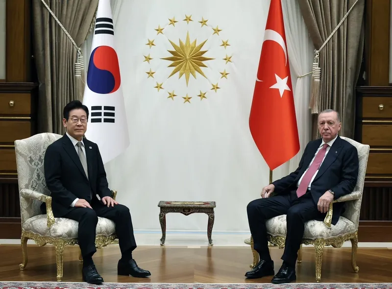 Başkan Erdoğan, Güney Kore Devlet Başkanı Lee'yi resmi törenle karşıladı. (Cumhurbaşkanlığı)