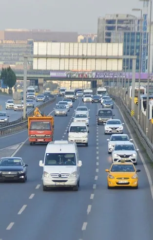 Son dakika: İstanbul yeni haftaya yoğun trafik ile başladı