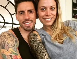 Trabzonspor'un kaptanı Jose Sosa'nın eşi Carolina Alurralde ay yıldız ve 'yenge' dövmesi yaptırdı