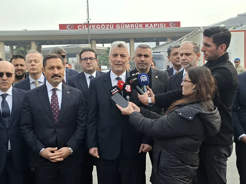 Ticaret Bakanı Ömer Bolat, Reyhanlı'daki Cilvegözü Sınır Kapısı'nda incelemelerde bulundu (Fotoğraf: DHA)