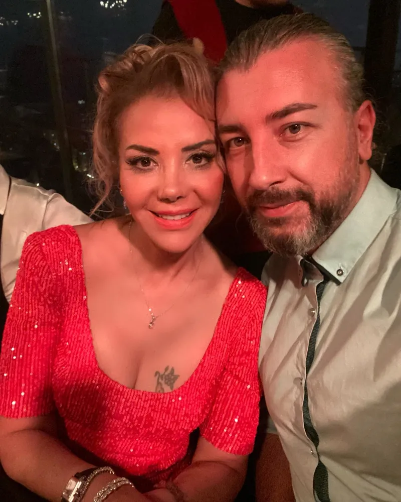 tanyelinin-esi-ilker-sunneliden-duygulandiran-paylasim-bir-ask-hikayesinin-kahramani-1743157601962.jpg Kaynak: Sosyal medya