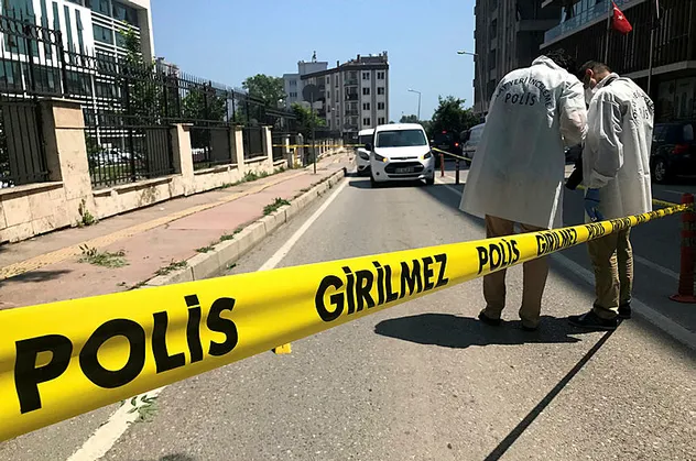 Adliye önünde büyük panik! Pompalı tüfekle dehşet saçtı